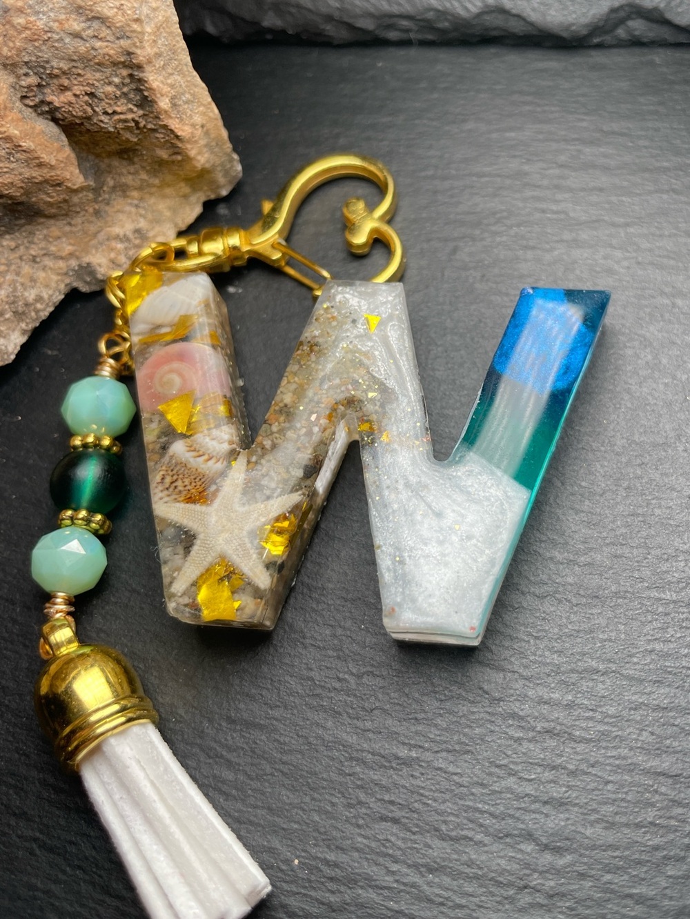 Genuine SOCAL Sand Custom Resin Initial ‘W’ Beach Themed Sea Side Keychain - Picture 4 of 10